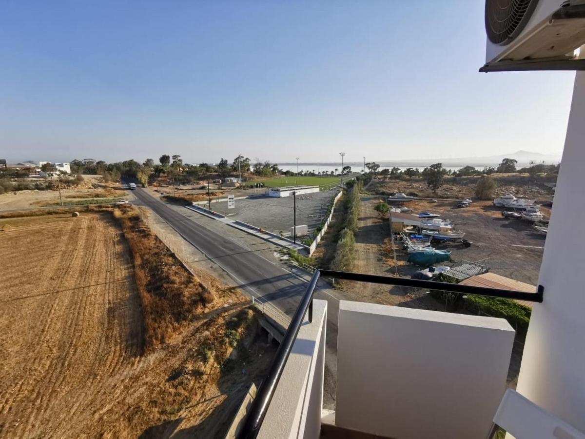 Must Stay - Sea & Salt Lake Panoramic View Apt Larnaca Exterior photo